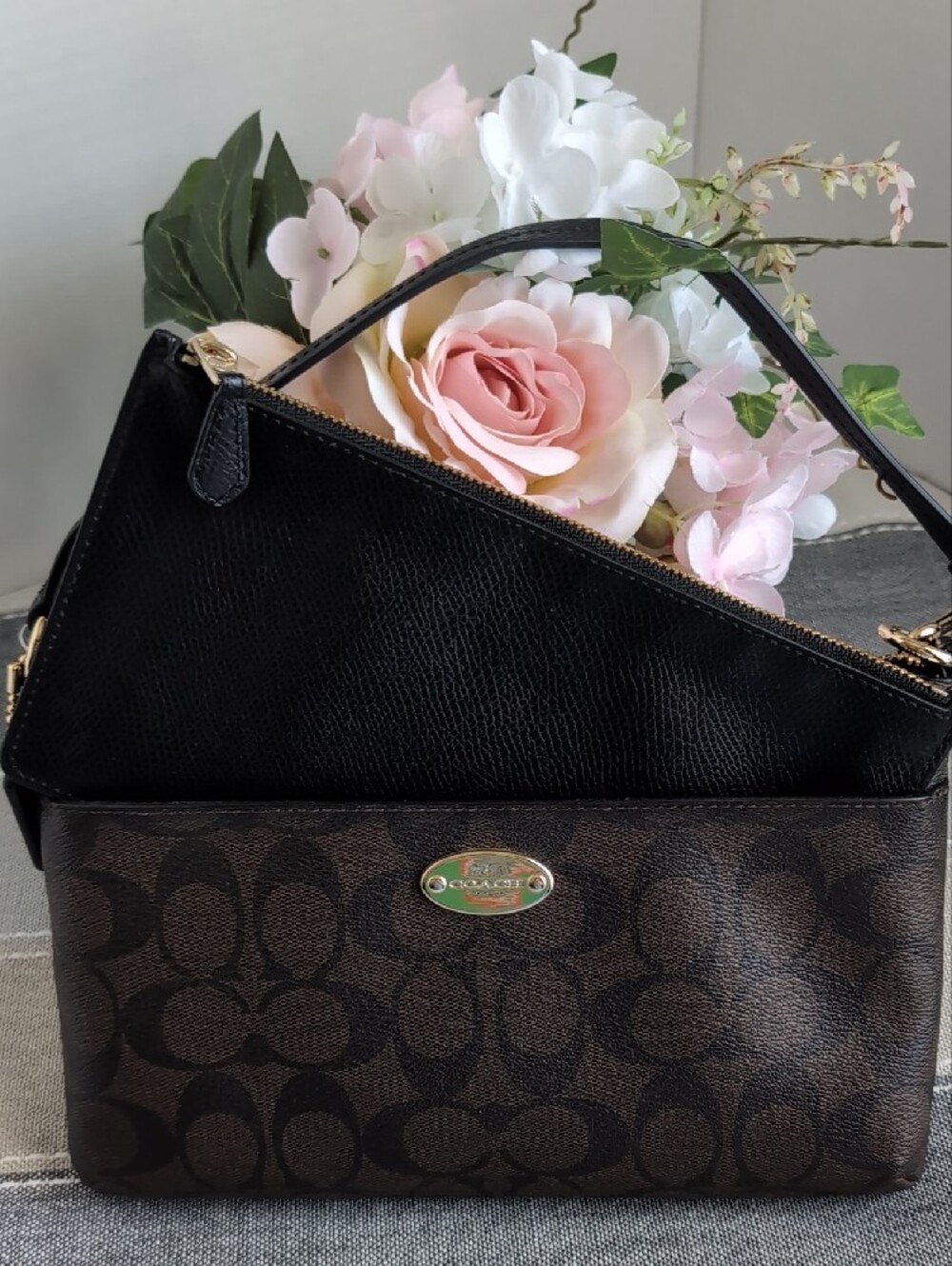 Coach Brown Signature Leather Wristlet w/ Black Leather Pouch - Picture 3 of 10